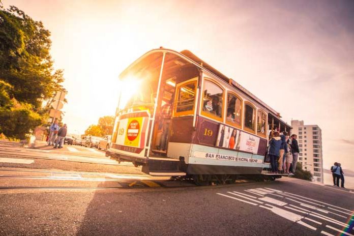 San Francisco cable car on Cheap Flights